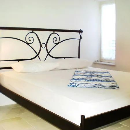Villa With 2 Bedrooms In With Wonderful Sea View Shared Pool Terrace Parikia (Paros)