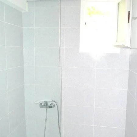 With 2 Bedrooms In With Wonderful Sea View Shared Pool Terrace *